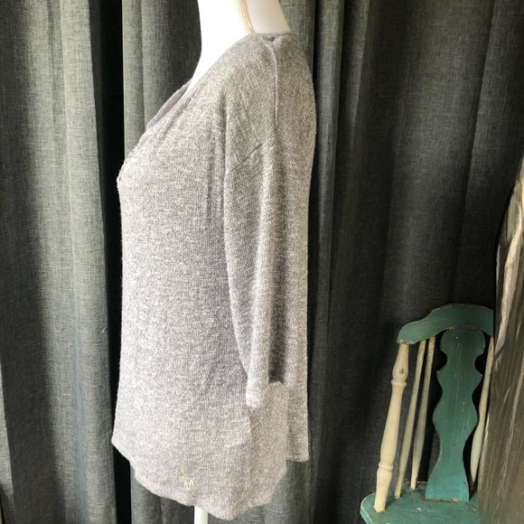 Abercrombie pullover w/rhinestone - Picture 3 of 7